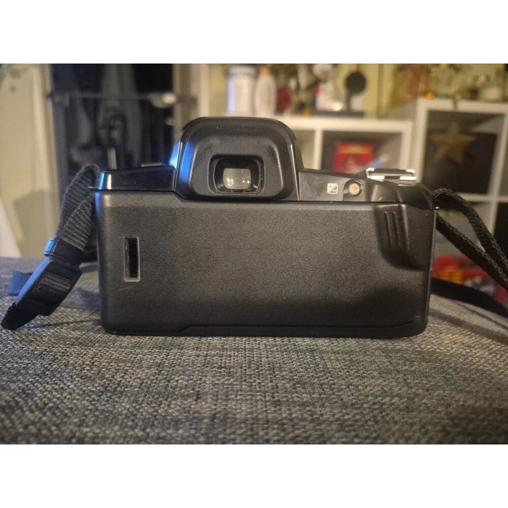 Pentax PZ10 35mm SLR film Camera w/ Strap + lense + old battery + Case- Untested